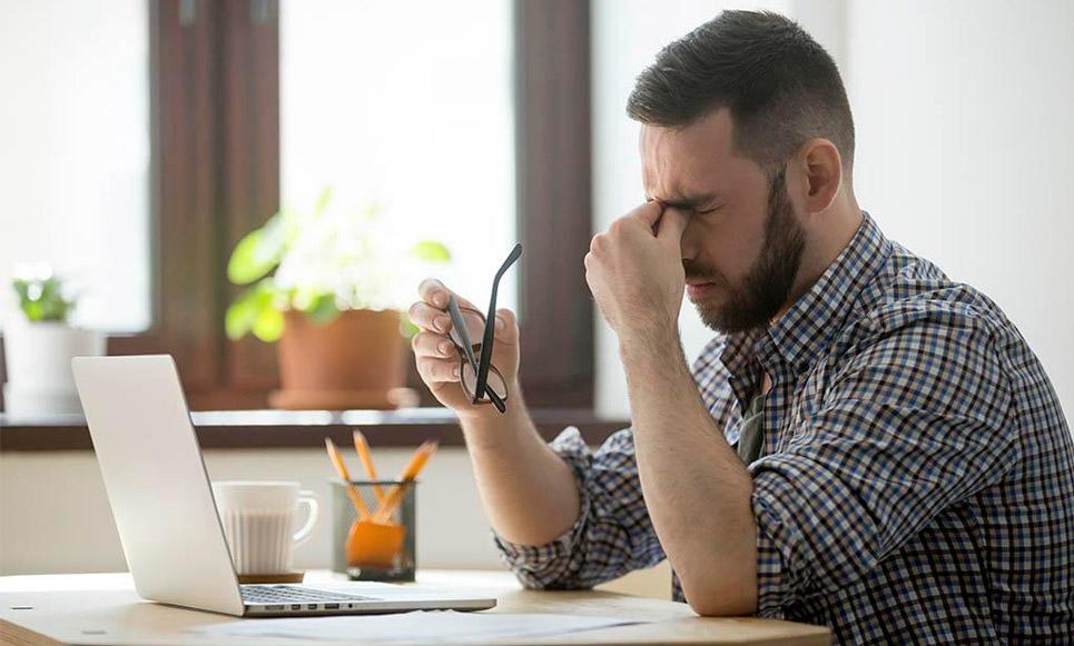 Com o crescimento do e-commerce, o que acontece com o varejo convencional?